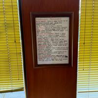 Bacheca/Porta menù in legno con sportello apribile