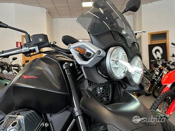 Moto Guzzi V85 TT Strada