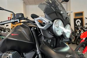 Moto Guzzi V85 TT Strada