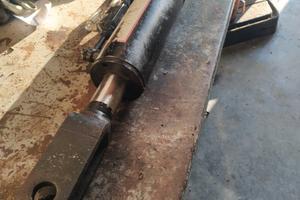 Cilindro idraulico per trattore