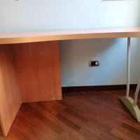 Scrivania in legno