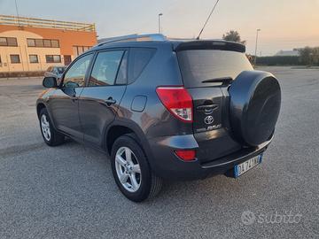 Toyota Rav4 2.2 D-4D Luxury 136cv