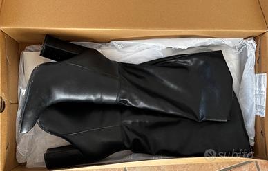 Stivali alti in pelle Bata