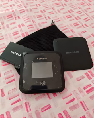 Router Mobile 5G Netgear M5 (MR5200) v1.3
