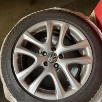 Pneumatici con cerchi in lega volkswwagen.