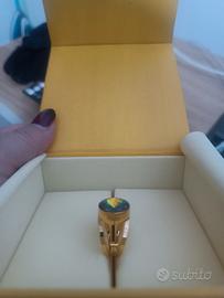 Anello Fendi colore oro con gemma sfaccettata 