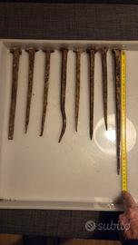 Lotto di 8 chiodi antichi