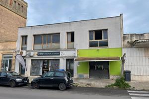 Ampio deposito in zona centrale a Squinzano (LE)