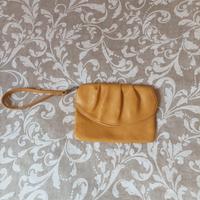 Pochette in vera pelle gialla
