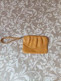 Pochette in vera pelle gialla