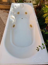 Vasca idromassaggio jacuzzi