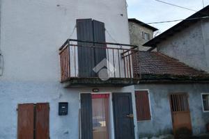 3 LOCALI A MONTEFIORINO