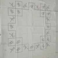 Tovaglia stampata con motivi floreali a quadretti