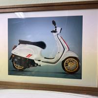 Quadro vespa con cornice in legno