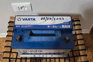 Batteria auto Varta ; E 11 Blue Dynamic