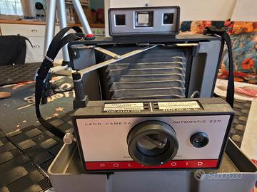 Polaroid  220