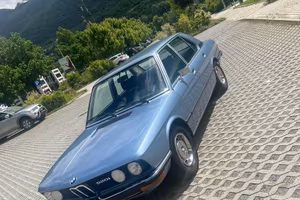 Bmw 520i e12  (targa oro Asi)