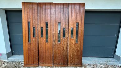 Portone garage in legno Douglas, apertura a libro