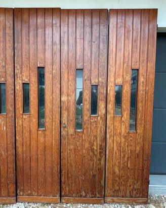 Portone garage in legno Douglas, apertura a libro