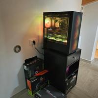 Pc gaming Ryzen 7 9800x3d  Rxt5070Ti pronta conseg