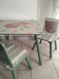 tavolino + 2 sedie bimbo/a 4/5 anni