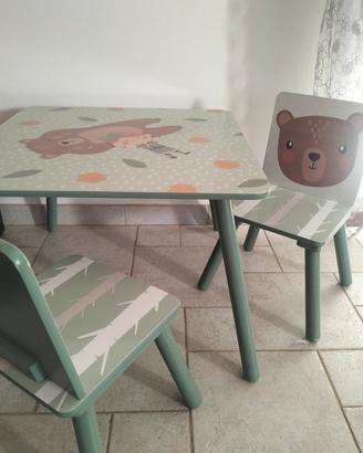 tavolino + 2 sedie bimbo/a 4/5 anni