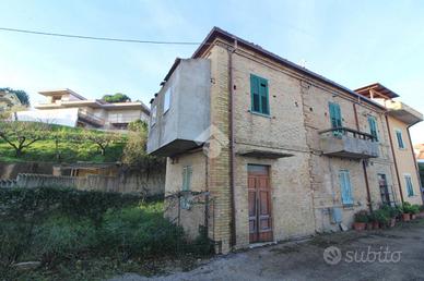 CASA SEMINDIPENDENTE A PESCARA