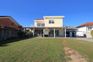 VILLA SINGOLA A TROFARELLO