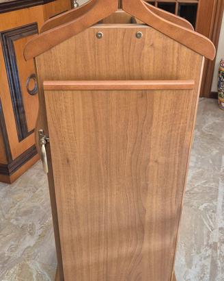 servo muto in legno