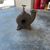 Vecchia pompa a centrifuga