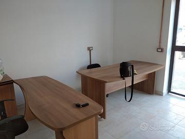 Stanza ufficio e 2 postazione scrivania