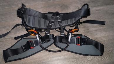 Imbragatura arrampicata nuova.