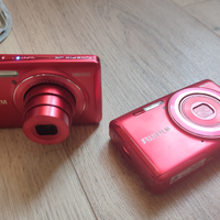 Due fotocamere Fujifilm Finepix JX con caricatore