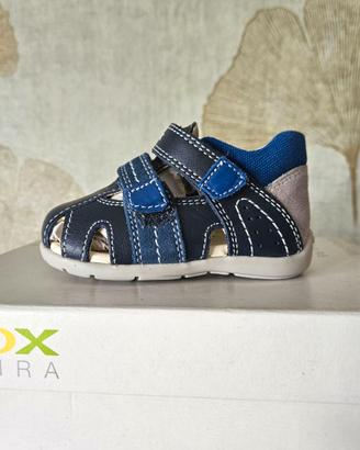 Sandali neonato Geox. Taglia 18. Nuovi con scatola