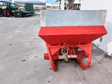 spandiconcime a doppio girante da 8 quintali