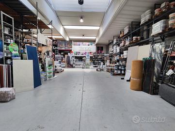 CAPANNONE A CARONNO PERTUSELLA