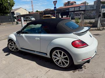 VW Maggiolino Cabrio 2.0 TSI Sport DSG (211cv)