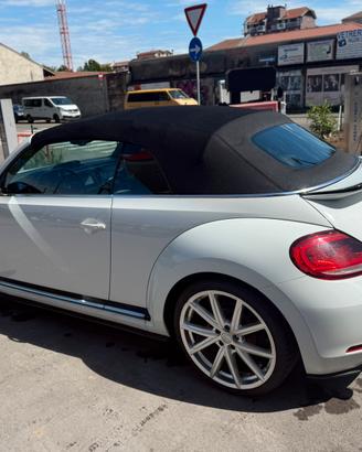 VW Maggiolino Cabrio 2.0 TSI Sport DSG (211cv)