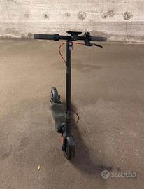 Monopattino elettrico NAVEE V50
