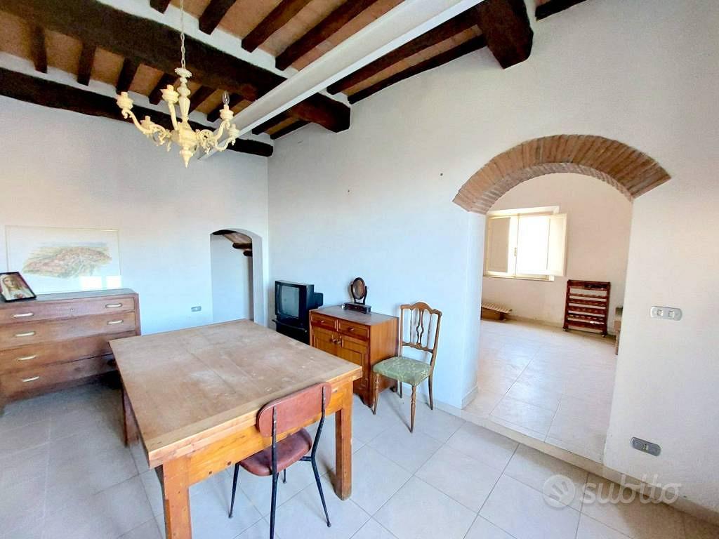 Rustico / Casale di 300 m² con più di 5 locali e b - Vista 5