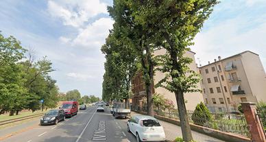 Stanza singola in centro con box auto