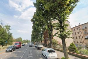 Stanza singola in centro con box auto