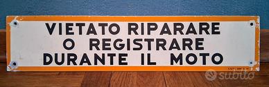 Cartello vietato riparare