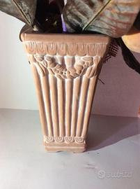 Particolare vaso in terracotta