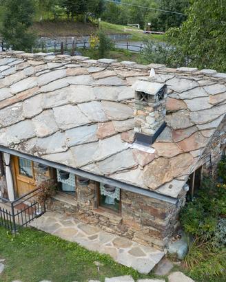 Baita indipendente con giardino recintato