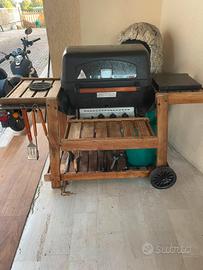 Barbecue in ghisa e pietra lavica