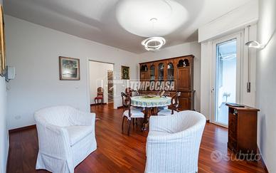 Appartamento a Milano Via PASSO ROLLE 4 locali