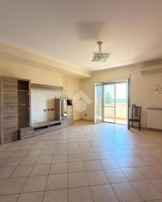 3 LOCALI A CROTONE