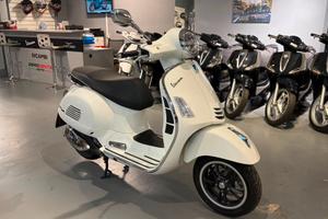 Vespa GTS 300 SUPER