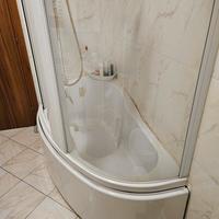 Vasca da bagno più doccia